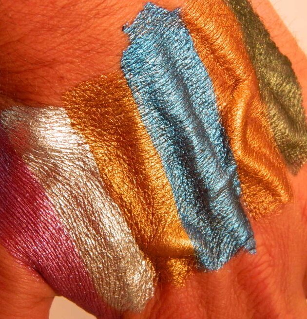 Grimas Vattensmink 706 Lila Metallic - 2,5 ml på handen